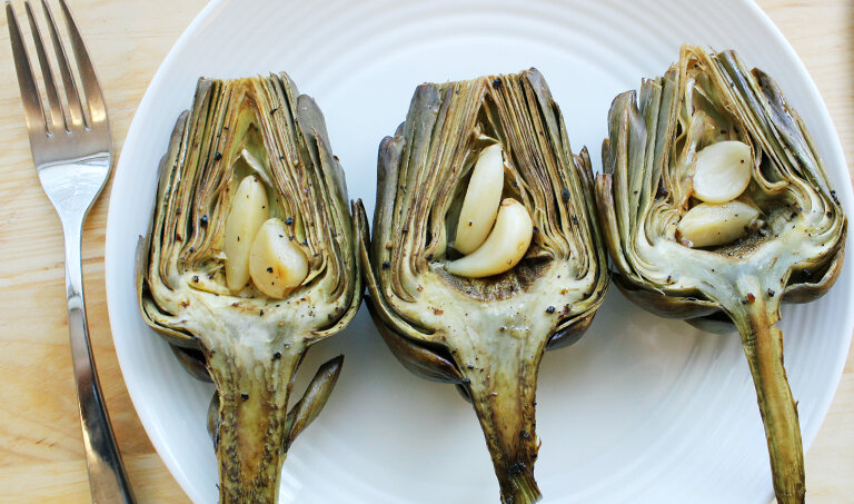 артишок на что похож по вкусу. артишок растение. тышотые артишоки. артишоки федерико. артишок на столе.